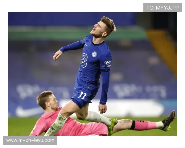 前锋接到长传单刀推射稳稳命中——胜利来自训练与信任的协奏